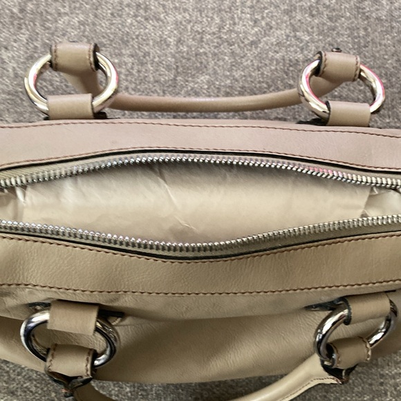 Authentic Marc Jacobs bag! Silver accents. Zipper closure. Never used! - Picture 4 of 7